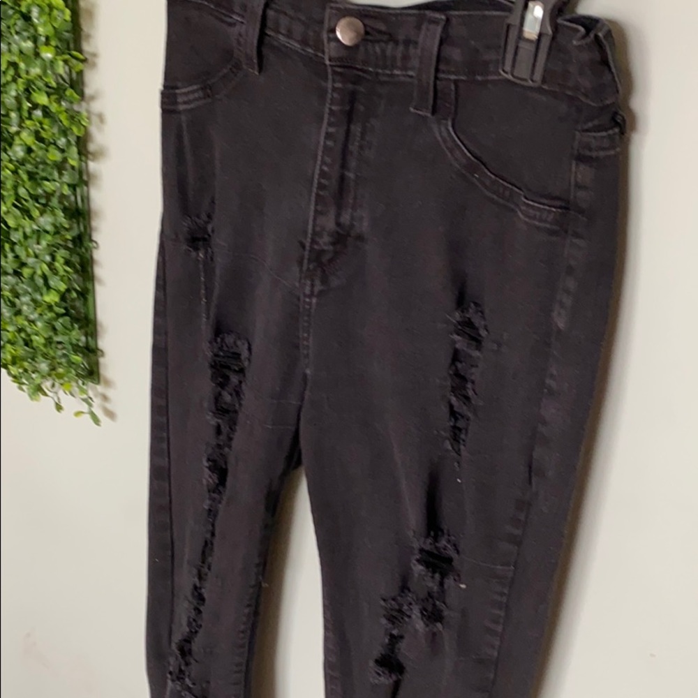 BLACK RIPPED JEANS 🤍 - Picture 2 of 3